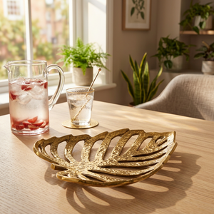 Assiette décorative en forme de feuille dorée, en métal, faite à la main, style glamour, vaisselle de fête - Product Image 2