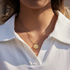 Collar con Colgante de Moneda Sol y Luna de Acero Inoxidable Impermeable, Chapado en Oro de 18K, Collares Celestiales en Capas - Product Image 2