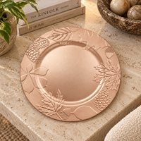 Geprägte Blatt- und Eichel-Motiv 13-Zoll-Plastik-Platzteller Eleganter Champagner-Gold Pulverbeschichteter Unterteller für Herbstbankette