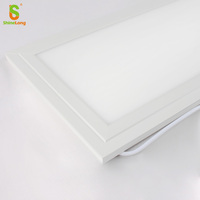 Panneau lumineux LED en aluminium moderne anti-jaunissement 30W/40W, indice de protection IP40, garantie de 5 ans pour les bureaux et les supermarchés