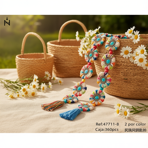 Portachiavi in stile etnico con nappa e ciondolo floreale multicolore per borsa o accessorio per capelli - Product Image 3