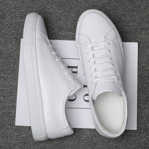 Zapatillas de Cuero Blancas Clásicas con Logotipo Personalizado, de Caña Baja, Modernas y Casuales para Hombre - Product Image 2
