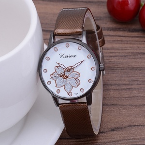 Montre à bracelet en cuir ornée de strass, nouvelle collection, très tendance, montre-bracelet à quartz élégante et classique pour femme, vente en gros directe d'usine - Product Image 4
