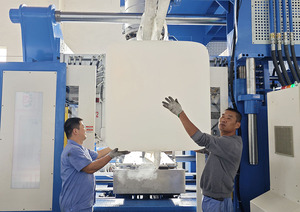 Máquina <span class=keywords><strong>de</strong></span> Moldeo por Extrusión y Soplado para Contenedores <span class=keywords><strong>de</strong></span> Plástico <span class=keywords><strong>de</strong></span> <span class=keywords><strong>1000</strong></span> <span class=keywords><strong>Litros</strong></span>, Tanque IBC <span class=keywords><strong>de</strong></span> Almacenamiento <span class=keywords><strong>de</strong></span> Agua, PP/PE/HDPE - Product Image 3