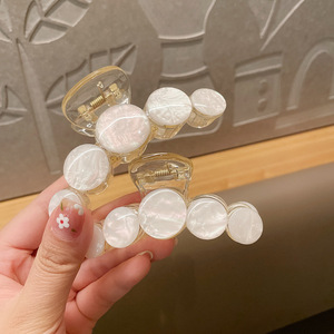 Élégante <span class=keywords><strong>pince</strong></span> à <span class=keywords><strong>cheveux</strong></span> en <span class=keywords><strong>nacre</strong></span>, <span class=keywords><strong>pince</strong></span> à <span class=keywords><strong>cheveux</strong></span> brillante pour filles, grande <span class=keywords><strong>pince</strong></span> à <span class=keywords><strong>cheveux</strong></span> en forme de requin, <span class=keywords><strong>pince</strong></span> à <span class=keywords><strong>cheveux</strong></span> en acrylique champagne pour femmes - Product Image 3