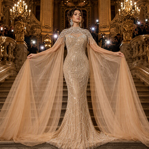Abito da sera lungo in <span class=keywords><strong>tulle</strong></span> color champagne oro con scollo a cuore, perle, strass, nappe, ciondolo, perline floreali, maniche a cappuccio e fiocco a coda di pesce - Product Image 5