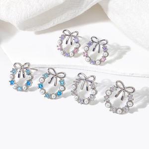 Hermosas Joyas para Niñas Foxi al por Mayor, Aretes con Lazo y Múltiples Gemas Azules y Perlas Encantadoras - Product Image 2