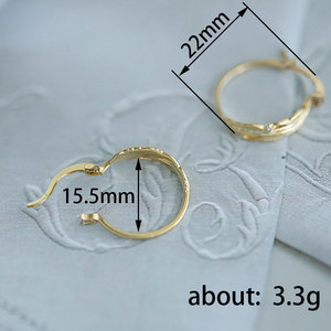 Pendientes de Aro con Plumas para Mujer, Diseño Pequeño y Delicado, Joyería Versátil para Uso Diario y Oficina - Product Image 4