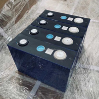 Cellule LiFePO4 prismatique de qualité A 3,2 V 100 Ah pour l'assemblage de batteries de stockage d'énergie solaire DIY