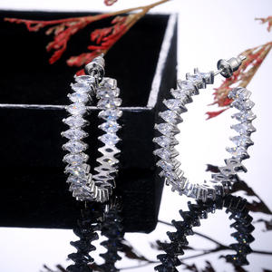 Orecchini a Cerchio E529 in Oro Bianco con Zirconi Taglio Marquise, Gioielli alla Moda per Donna - Product Image 5