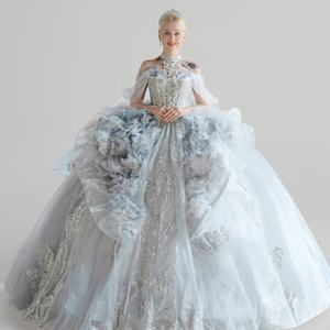 Abito da Sposa Principessa in Fuga con Strascico Reale, Linea A, in Raso Luminoso con Perline, Paillettes, Stampa Floreale, Scollo a V e Senza Maniche - Product Image 3