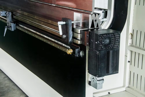 Chất lượng tuyệt vời 3200mm tấm kim loại Máy uốn Độ chính xác cao bán tự động ép thủy lực phanh máy - Product Image 5