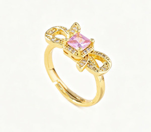 Anillo de cóctel chapado en latón para mujer con circonita cúbica rosa talla princesa, diseño de lazo, engaste pavé, banda ajustable, estilo glamuroso - Product Image 1