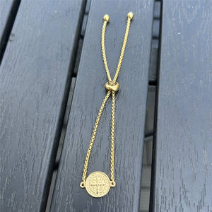 Pulsera <span class=keywords><strong>de</strong></span> Cadena Ajustable <span class=keywords><strong>de</strong></span> Acero Inoxidable Chapada en Oro <span class=keywords><strong>de</strong></span> 18K con Medalla Católica para Hombre y Mujer - Product Image 5