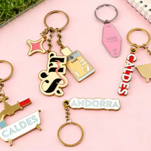 Porte-clés en émail dur et doux personnalisé avec logo en zinc moulé sous pression, porte-clés avec impression sérigraphique, marque SKY - Product Image 1