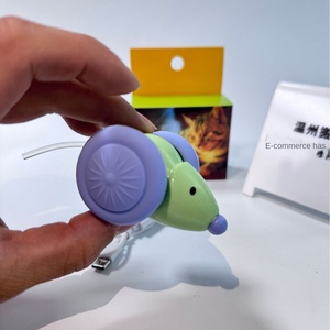Ratón eléctrico de lujo para gatos con cola luminosa, características de carga inteligentes para evitar obstáculos, hecho de algodón para corredores de mascotas - Product Image 3