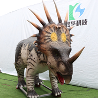 Triceratops mécanique électronique avec mouvements de balancement complets pour parcs à thème sur le thème des dinosaures et lieux extérieurs