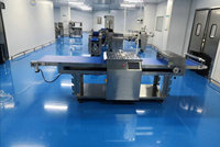 Machine de découpe automatique personnalisable pour beignets, mochi, Berliner, croissants en forme de cœur, avec ligne de production de beignets à la levure PLC