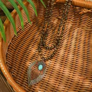 Collier pendentif à motif végétal en alliage de cuivre pour femme, chaîne longue décontractée avec breloque feuille et papillon, bijoux de mode - Product Image 2
