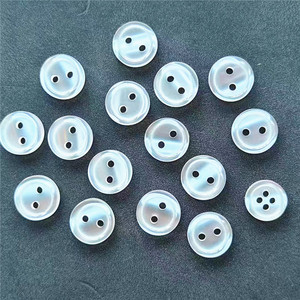 Botón de cuello de piel de cuatro agujeros de pan de dos ojos, almohadilla de ropa pequeña, botón de reverso plano sostenible redondo de plástico de resina transparente - Product Image 2