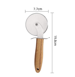 Roulette à pizza durable en acier inoxydable avec manche en bois - Product Image 2