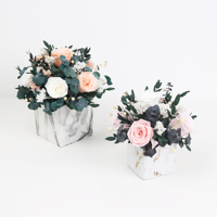 Articles de décoration intérieure avec logo personnalisé, roses éternelles conservées à jamais, bouquet de fleurs et plantes dans un vase en résine à texture marbrée