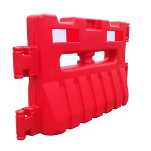 Barrières de circulation en PEHD rouges, remplissables d'eau, pour la construction, le contrôle des foules sur autoroute et la gestion des espaces de stationnement - Product Image 3