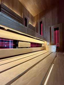 Geräumiges Outdoor-Saunahaus für 6-8 Personen mit Glastür und Finnischem Design - Product Image 4