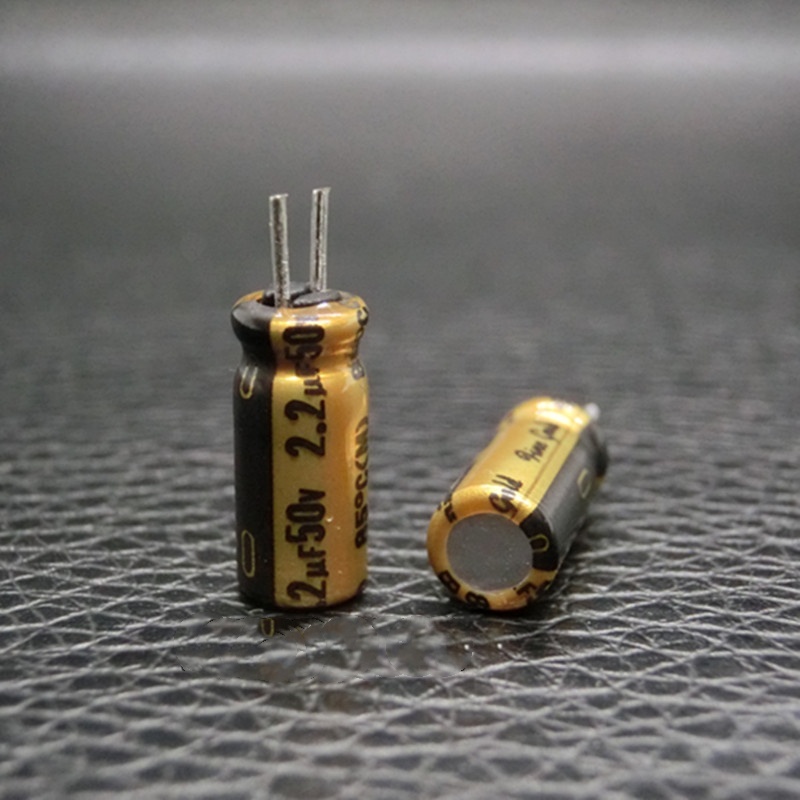 10 Pezzi Condensatore Elettrolitico Nichicon UKL1H2R2MDD - 2,2uF 50V 5x11mm - Bassa Dispersione