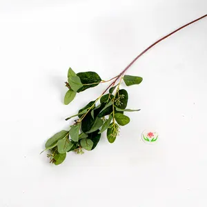 Venta de azada Hojas de eucalipto de siembra de seda verde artificial de alta calidad con tallos de semillas para decoración de bodas