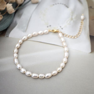 Pulsera de cuentas de perlas de agua dulce naturales de arroz pequeño chapado en oro de 18 quilates, joyería de pulsera de boda delicada - Product Image 1