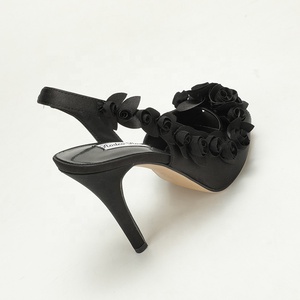 <span class=keywords><strong>Sandali</strong></span> Retrò da Sera in <span class=keywords><strong>Raso</strong></span> Nero con Rosa 3D, Punta Aperta, Plateau e Tacco a Spillo, Scarpe Eleganti e Glamour per Feste Romantiche - Product Image 3