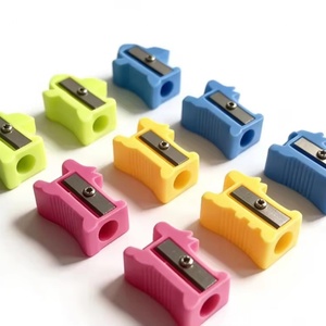 Taille-crayon en plastique motif animal de dessin animé mignon, 1 trou, design portable Kawaii pour enfants, filles, garçons, cadeau de rentrée scolaire, papeterie en gros - Product Image 1