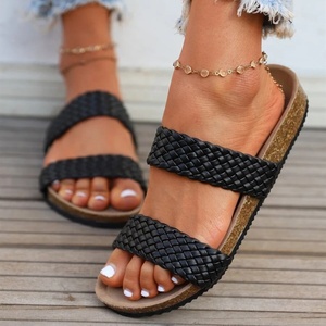 Sandalias con cojín de espuma para mujer, cómodas sandalias con suela de corcho trenzada de Pu para cama de pie al aire libre - Product Image 3