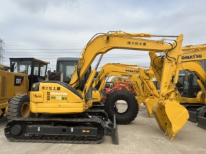 Excavadora usada KOMATSU PC75US Precio económico excelente rendimiento Excavadora usada KOMATSU en venta - Product Image 4