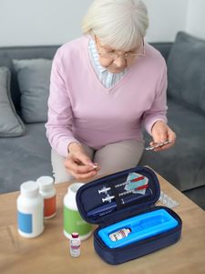 Étui de transport isotherme pour insuline avec <span class=keywords><strong>poignée</strong></span> - Approuvé par la TSA pour médicaments diabétiques et seringues à insuline avec bloc réfrigérant protecteur - Product Image 6
