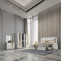Ensemble de chambre moderne entièrement personnalisé avec lit de rangement, 2 tables de nuit et armoire pour villa, hôtel, hôpital - Design miroir pour la maison