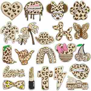 Parches de Fieltro No Tejido con Estampado de Leopardo y Diseños de Perro Globo y Boca de Cereza - Bordado a Máquina Termoadhesivo para Ropa y Sombreros - Product Image 1