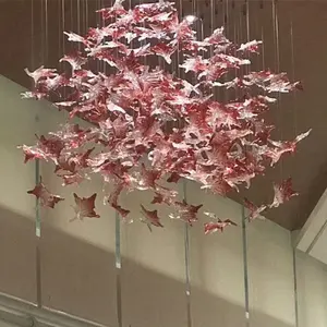 ホテルの芸術的なガラスモダンな照明カスタムシャンデリアのためのショッピングモールの豪華なカエデの葉のガラスライトデザイン