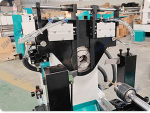 Mini <span class=keywords><strong>tour</strong></span> à <span class=keywords><strong>bois</strong></span> CNC 0615 personnalisé avec <span class=keywords><strong>mandrin</strong></span> pneumatique et outil multifonction pour le traitement de petites pièces en <span class=keywords><strong>bois</strong></span> - Product Image 2