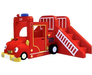 ソフトプレイ子供のおもちゃ消防車の遊び場
