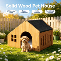 Maison pour animaux de compagnie rectangulaire en bois de luxe, toit en tissu, structure en bois massif, porte cintrée, fenêtres ventilées, coussin doux et confortable