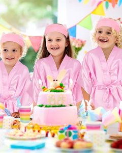 Set de 20 Piezas DIY con Batas, Pantuflas, Diadema y Antifaz para Niñas, Recuerdos para Fiesta de Spa Infantil, Cumpleaños, Graduación, Año Nuevo, Regreso a Clases y Halloween - Product Image 4