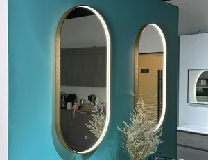 Miroir de salle de bain intelligent encadré de piste décorative de mur d'hôtel de luxe moderne avec des lumières de LED