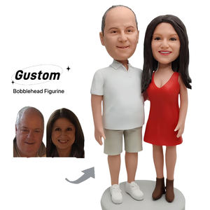 تمثال زوجين مصنوع يدويًا من الطين البوليمري الفاخر لتزيين كعكة الزفاف وكتذكار - Product Image 6