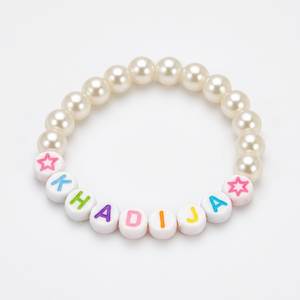 Bracelet Bohème Perles Alphabet Lettres Imitation Perle Plastique Élastique Bijou de Poignet pour Femme Anniversaire Fête - Product Image 1