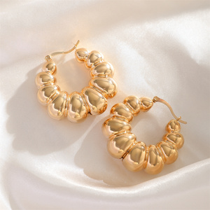 SHIXIN Hochwertige Vintage Punk Geometrische Kreisförmige Creolen Damen Trendige <span class=keywords><strong>Goth</strong></span> Exquisite C-Form Piercing Ohrringe Y2K Schmuck - Product Image 5