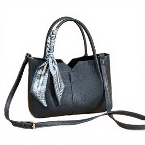 Sac bandoulière femme style français, tendance, simple, couleur unie, sac à main avec doublure en PU, design seau à la mode, fermeture à rabat - Product Image 4