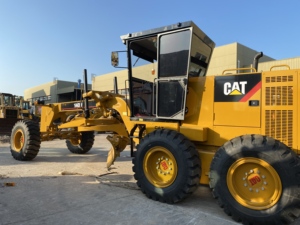 รถเกรดเดอร์ CAT 140H มือสองจากญี่ปุ่น สภาพดีเยี่ยม พร้อมอุปกรณ์ริปเปอร์ด้านหลังสำหรับงานปรับระดับถนน - Product Image 2