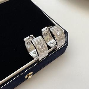 Boucles d'oreilles pendantes en argent pur S925, simples et élégantes, au tempérament français, à rayures, pour l'automne et l'hiver, étoile à six branches - Product Image 4